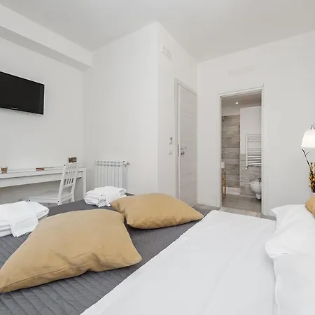 De Guestibus 4* Roma